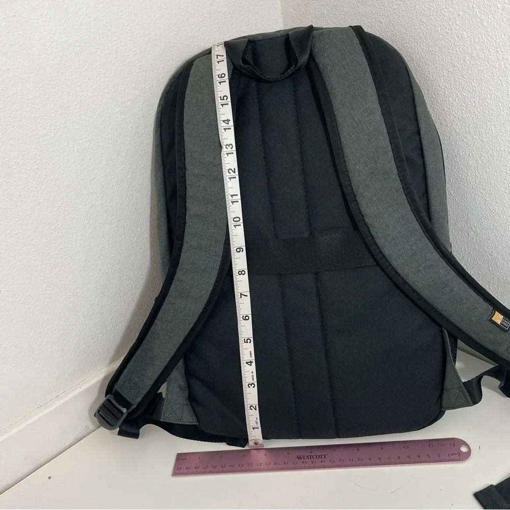 Case logic Gray Laptop Backpack in very good condition